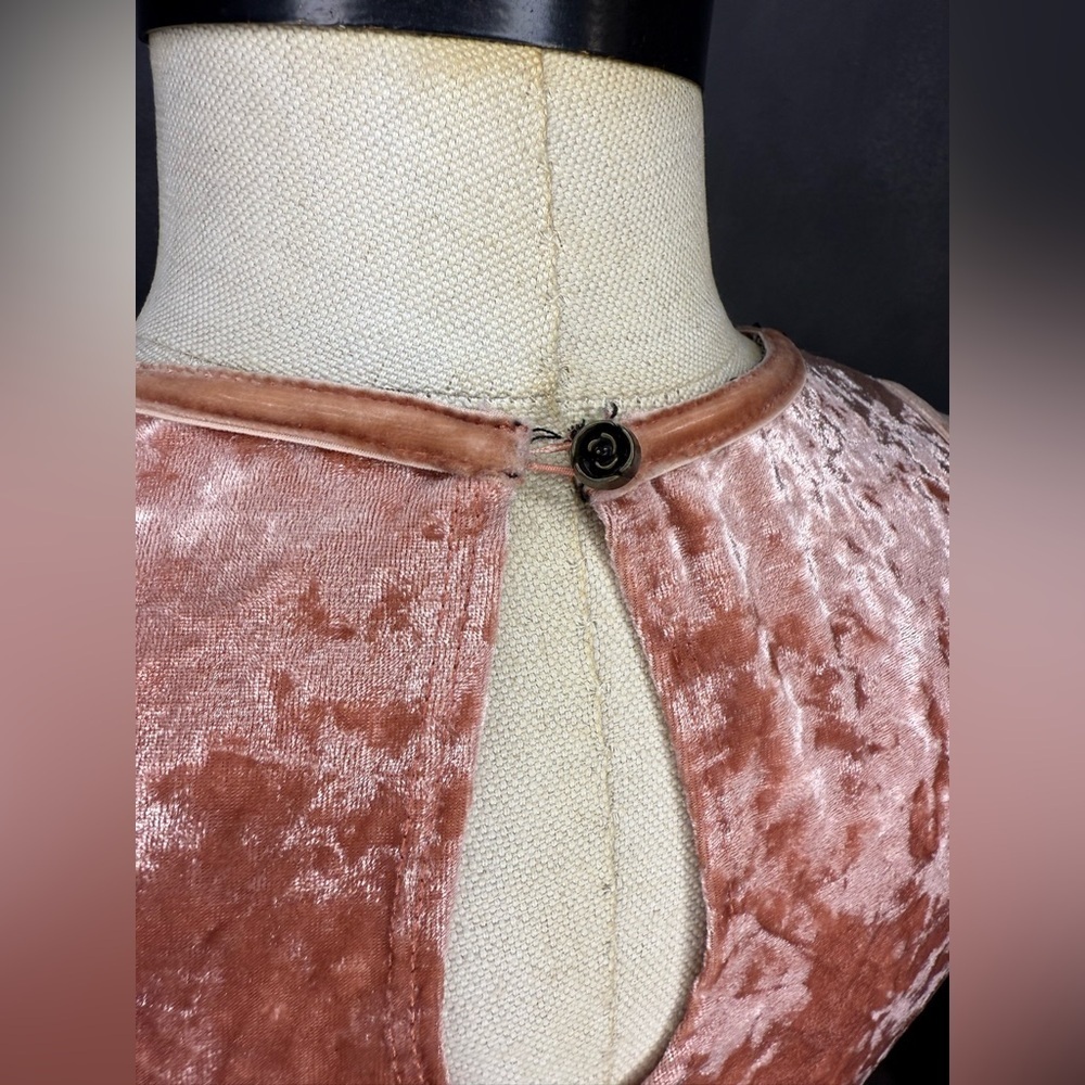 Knox Rose Crushed Pink Velvet Sleeveless Top - Picture 8 of 10